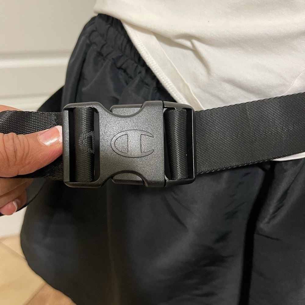 Champion beautiful belt bag good condition no damage - Picture 14 of 14